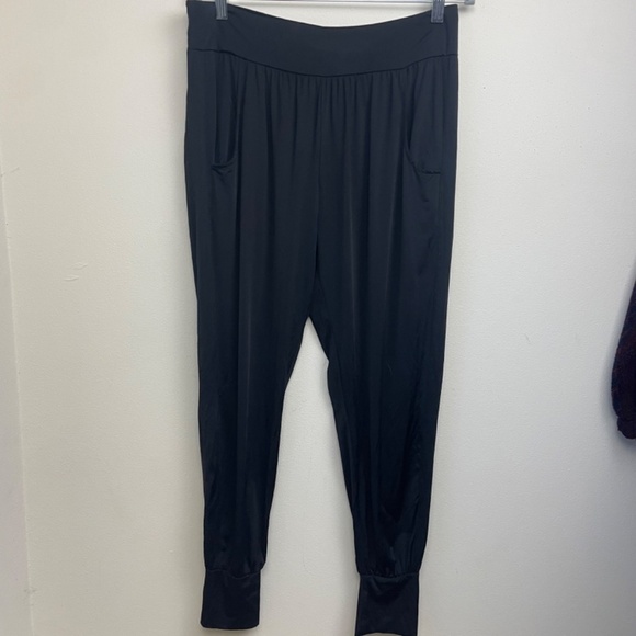 Zyia Black Jogger‎ in a Bottle 2 - Picture 6 of 11